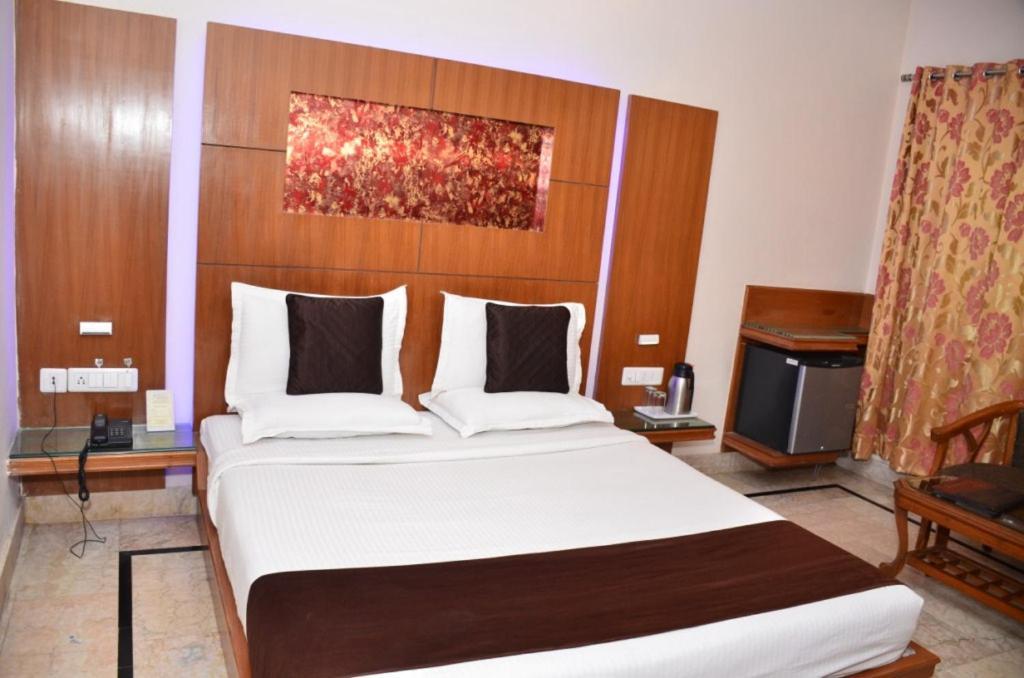 Hotel Basera Brij Bhoomi Вріндаван Екстер'єр фото