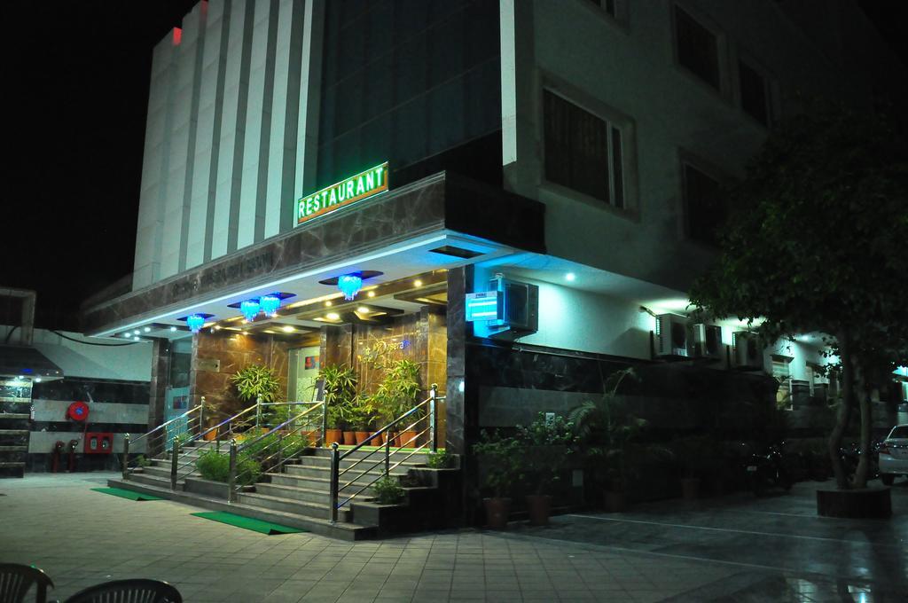 Hotel Basera Brij Bhoomi Вріндаван Екстер'єр фото