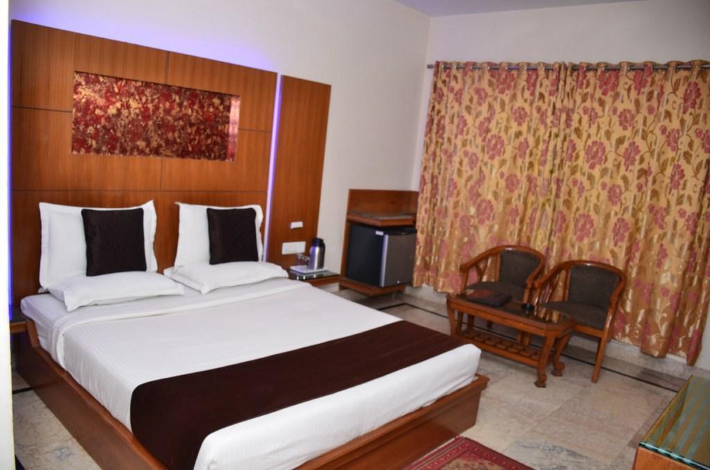 Hotel Basera Brij Bhoomi Вріндаван Екстер'єр фото